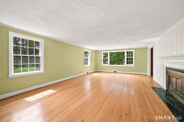 16 Oakhurst Road, Simsbury, CT 06070