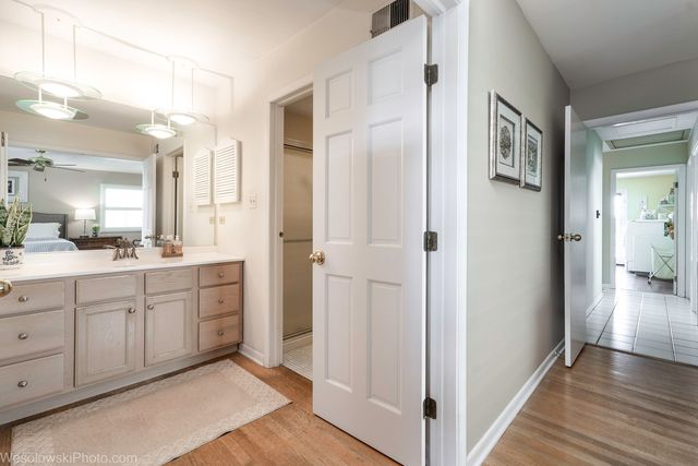 1622 E Greenwood Drive, Mount Prospect, IL 60056