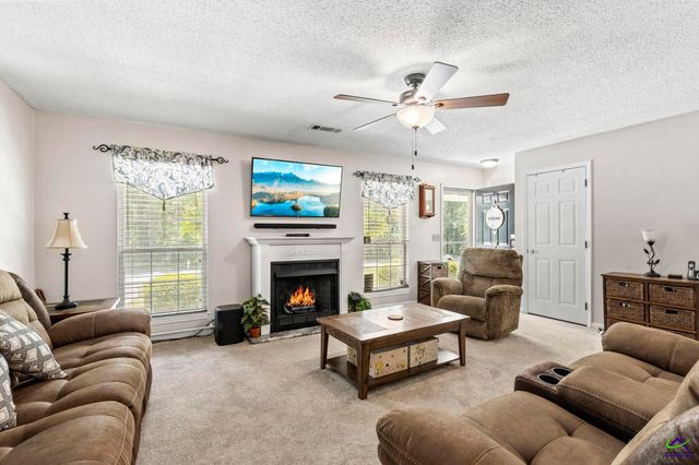 305 N Lake Drive, Perry, GA 31069