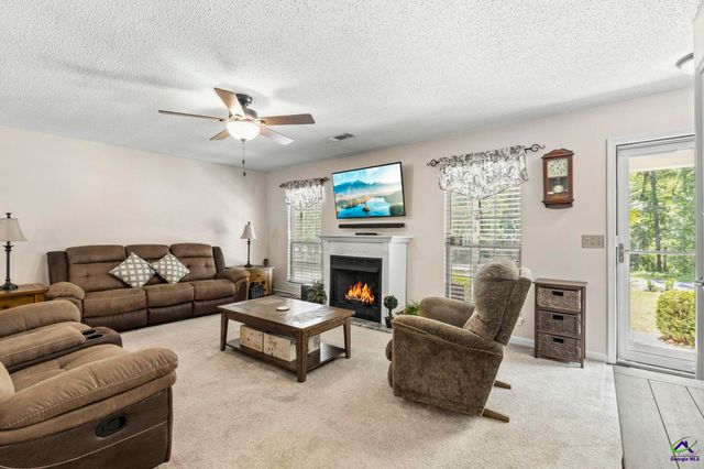 305 N Lake Drive, Perry, GA 31069