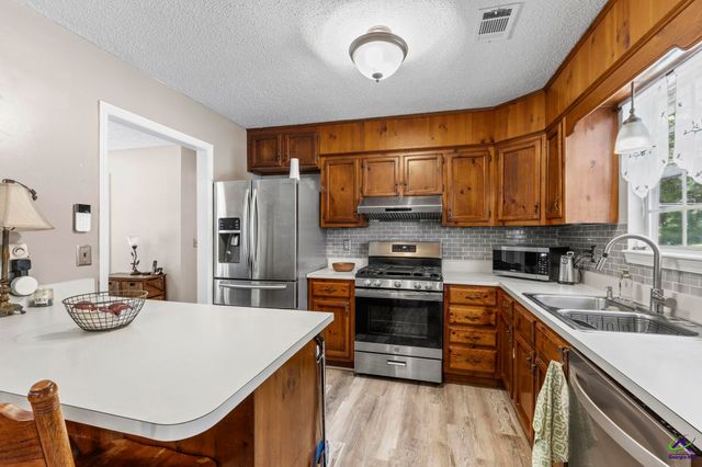 305 N Lake Drive, Perry, GA 31069