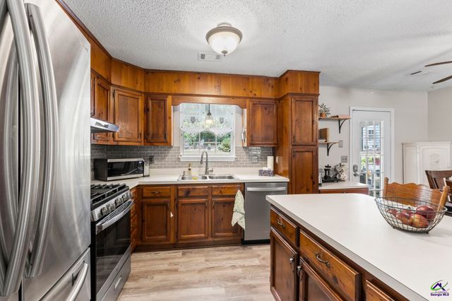 305 N Lake Drive, Perry, GA 31069