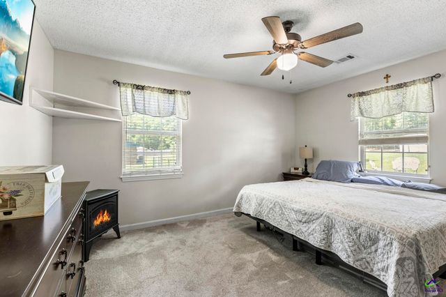 305 N Lake Drive, Perry, GA 31069