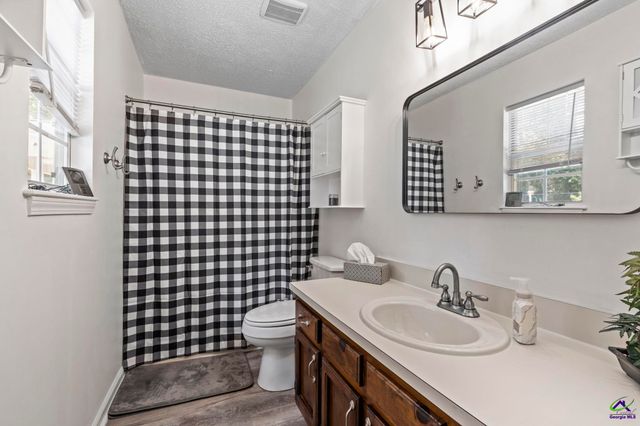 305 N Lake Drive, Perry, GA 31069