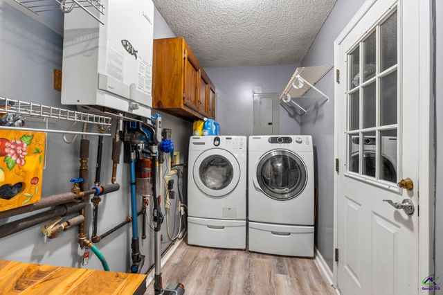 305 N Lake Drive, Perry, GA 31069