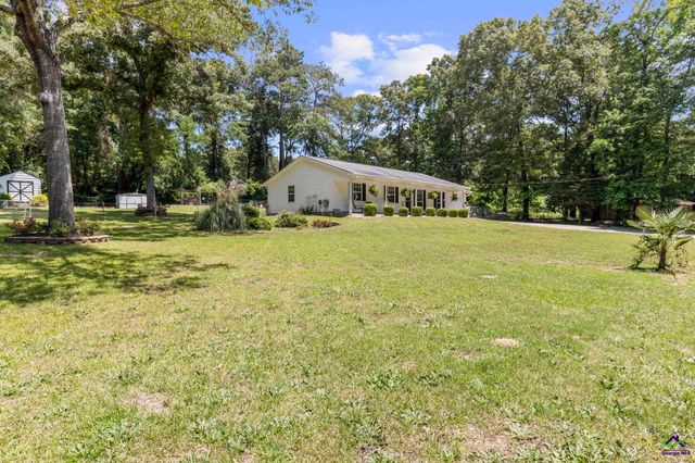 305 N Lake Drive, Perry, GA 31069