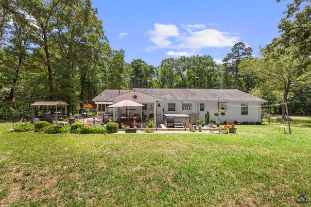 305 N Lake Drive, Perry, GA 31069