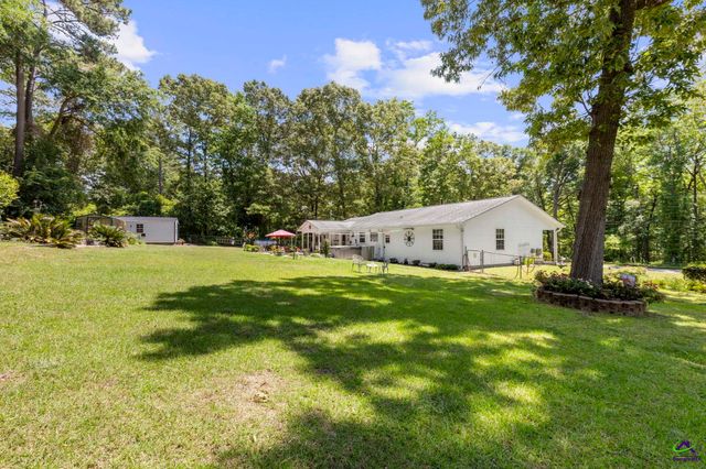 305 N Lake Drive, Perry, GA 31069