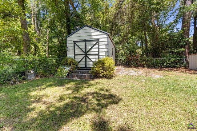 305 N Lake Drive, Perry, GA 31069