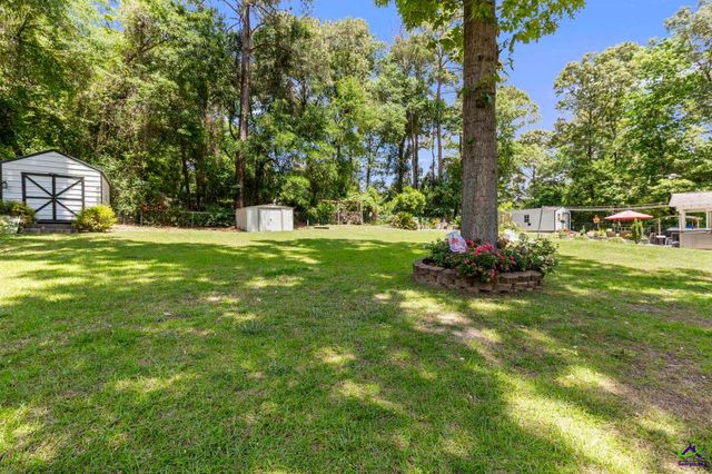 305 N Lake Drive, Perry, GA 31069