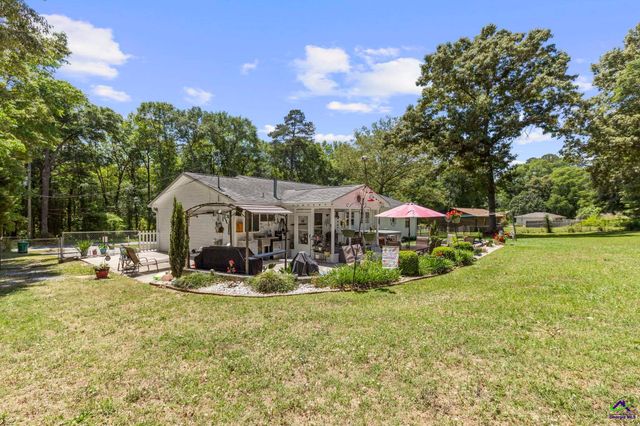 305 N Lake Drive, Perry, GA 31069