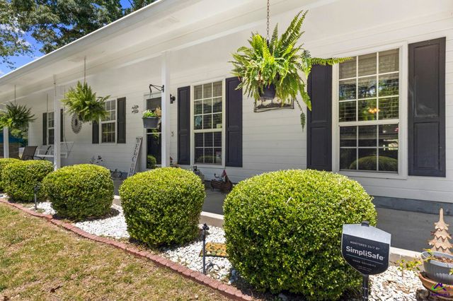 305 N Lake Drive, Perry, GA 31069