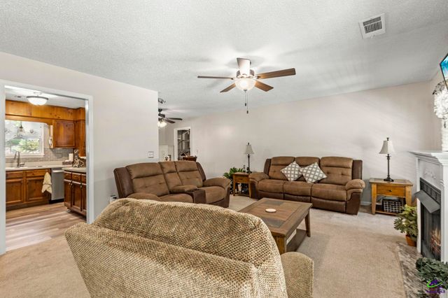 305 N Lake Drive, Perry, GA 31069