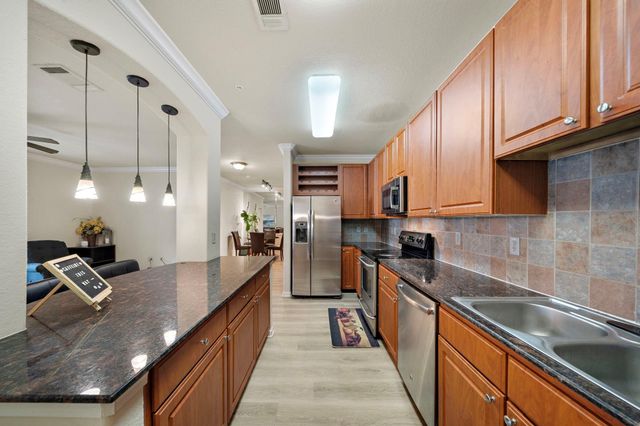 1711 Old Spanish Trail 218, Houston, TX 77054