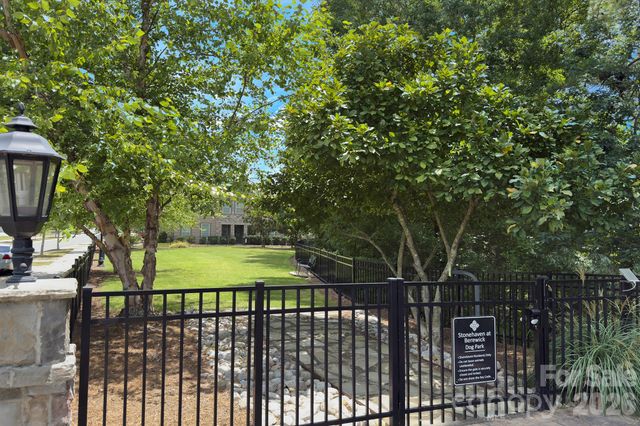 9257 Glenburn Lane, Charlotte, NC 28278