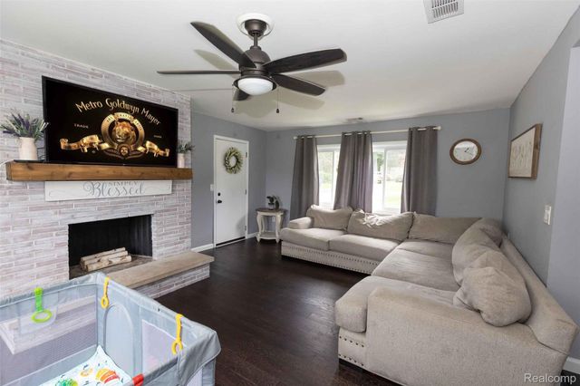 3976 Saginaw Trail, Waterford Charter Township, MI 48329