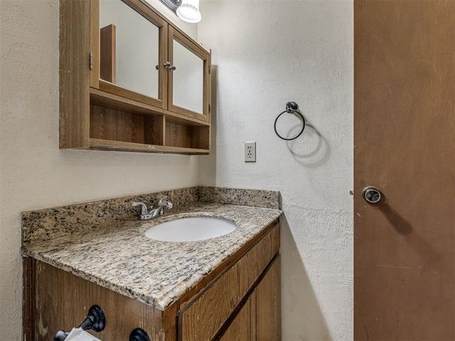 2102 Oak Forest Drive, Norman, OK 73071