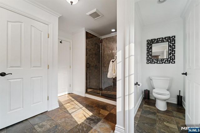 111 Thornbury Avenue, Glen Rock, NJ 07452