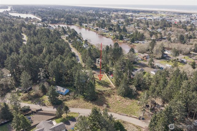 300 E Rain Street NE, Ocean Shores, WA 98569