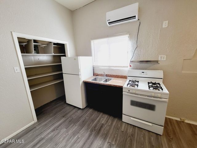 1111 N Cotton Street G, El Paso, TX 79902