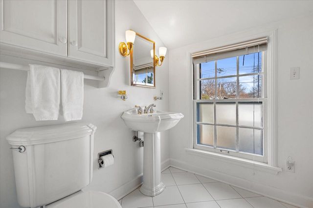 4776 N Hollywood AVENUE, Whitefish Bay, WI 53211