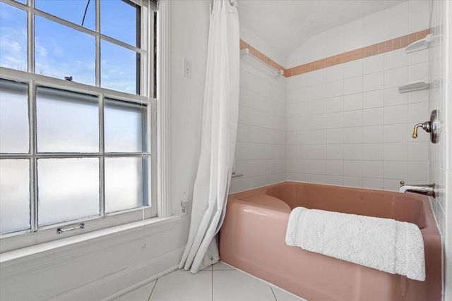 4776 N Hollywood AVENUE, Whitefish Bay, WI 53211