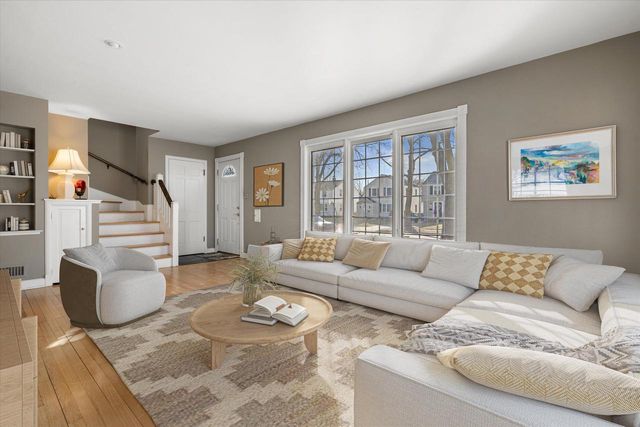 4776 N Hollywood AVENUE, Whitefish Bay, WI 53211