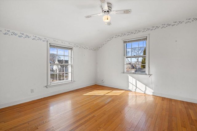 4776 N Hollywood AVENUE, Whitefish Bay, WI 53211