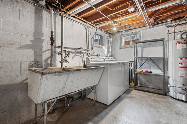 4776 N Hollywood AVENUE, Whitefish Bay, WI 53211