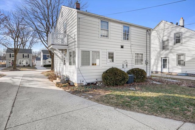 4776 N Hollywood AVENUE, Whitefish Bay, WI 53211