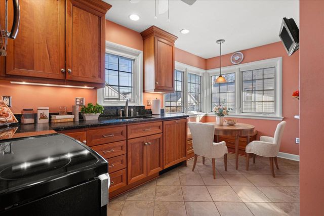 4776 N Hollywood AVENUE, Whitefish Bay, WI 53211