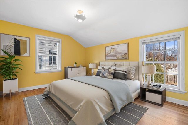 4776 N Hollywood AVENUE, Whitefish Bay, WI 53211