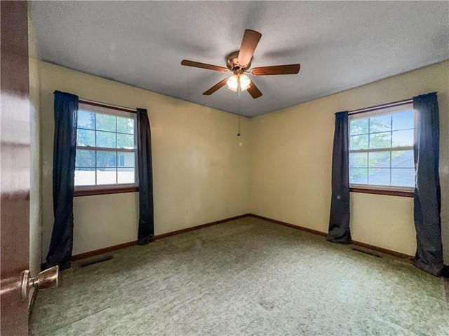 512 Country Club Road, Lexington, MO 64067