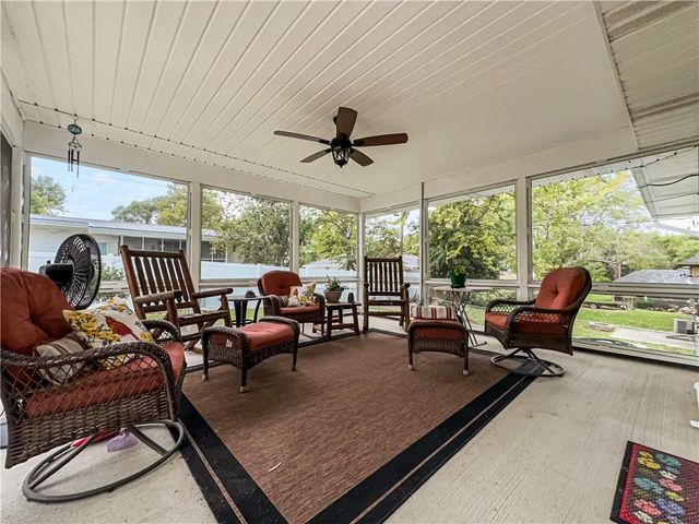 512 Country Club Road, Lexington, MO 64067