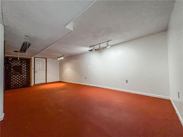 512 Country Club Road, Lexington, MO 64067