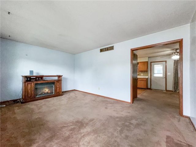 512 Country Club Road, Lexington, MO 64067