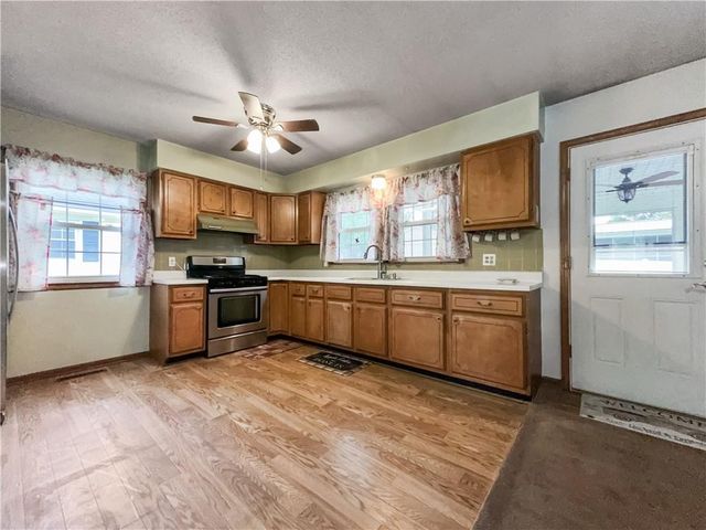 512 Country Club Road, Lexington, MO 64067