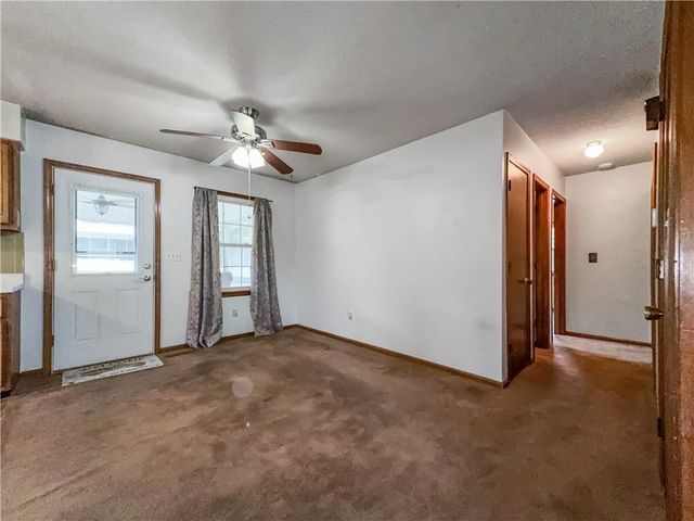 512 Country Club Road, Lexington, MO 64067