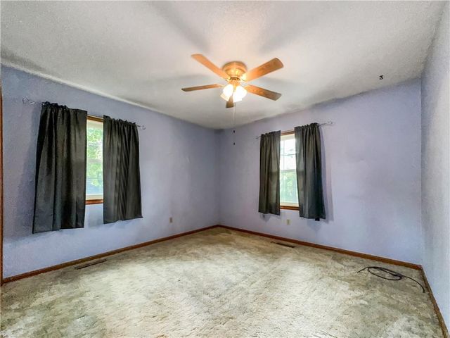 512 Country Club Road, Lexington, MO 64067