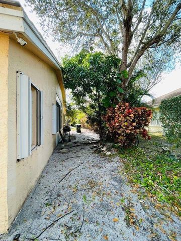 244 Caribe Court, Greenacres, FL 33413