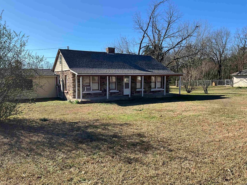 2210 Missouri Ave, Mena, AR 71953