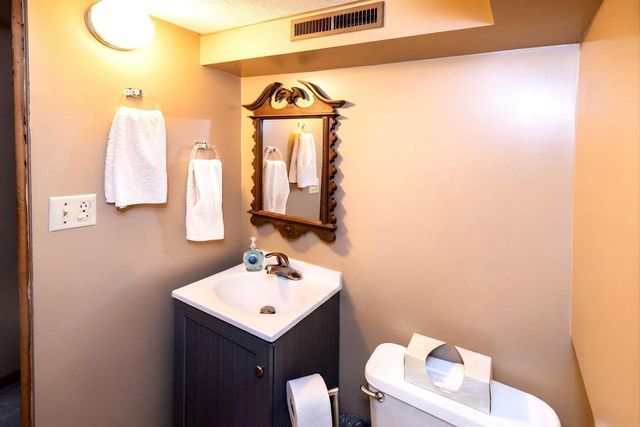 3434 E Bottsford AVENUE, Cudahy, WI 53110