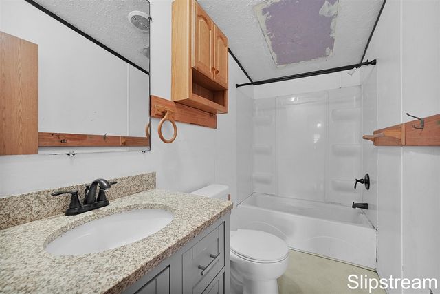 5705 E Riverside Drive, Lyons, MI 48851