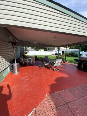 22 W Willow Street, Brentwood, NY 11717