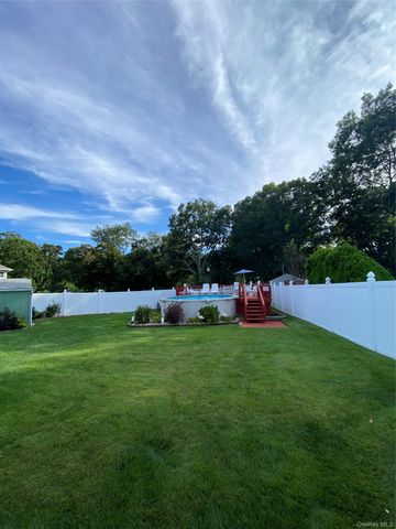22 W Willow Street, Brentwood, NY 11717
