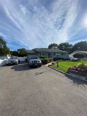 22 W Willow Street, Brentwood, NY 11717