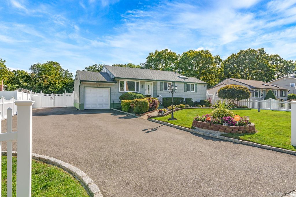 22 W Willow Street, Brentwood, NY 11717 — photo 2