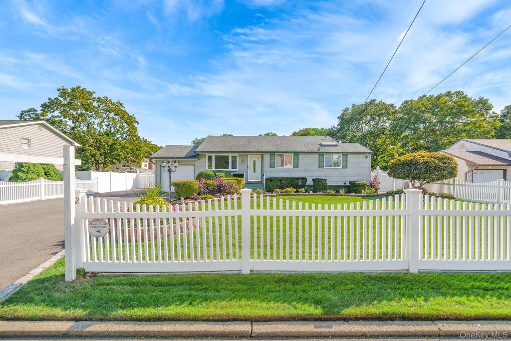 22 W Willow Street, Brentwood, NY 11717 — photo 3