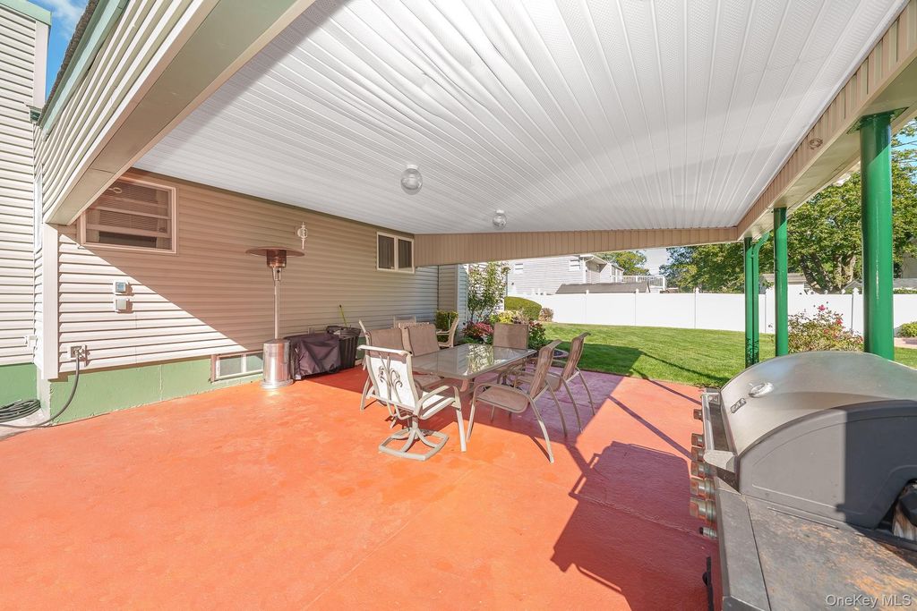 22 W Willow Street, Brentwood, NY 11717 — photo 5