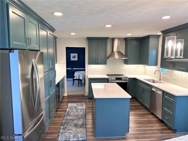 28402 Farrs Garden Path, Westlake, OH 44145